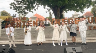 Menolak Romantisasi Seni Gratisan yang Mematikan Seniman: Jeritan Jaran Abang dari Kota Budaya