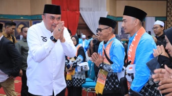 Bupati Bogor Rudy Susmanto Lepas 335 Jemaah Haji Kloter 24: Doakan Kelancaran dan Haji Mabrur