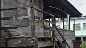 Menyusuri Jambi Kota Seberang: Saat Rumah Kayu "Mengapung" di Atas Sungai