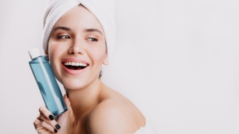 5 Toner AHA BHA untuk Atasi Jerawat dan Bruntusan, Kulit Jadi Lebih Mulus!