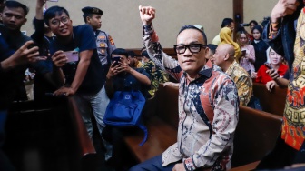 Terdakwa kasus dugaan pemerasan dalam pengurusan sertifikat Keselamatan dan Kesehatan Kerja (K3) di Kementerian Ketenagakerjaan Immanuel Ebenezer bersiap mengikuti sidang lanjutan di Pengadilan Tipikor, Jakarta, Senin (18/5/2026). [Suara.com/Alfian Winanto]