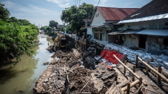 Tanggul Sungai Silandak Rembes, Jalan di Semarang Ambles Dua Meter