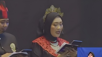 Etika Berkomunikasi bagi Pemandu Acara: Pelajaran dari Panggung LCC Kalbar