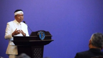 Ribuan Warga Menonton Kirab Budaya Napak Tilas Padjadjaran, KDM: Berdampak Positif bagi Ekonomi