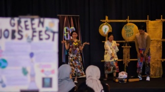 Tak Hanya Angkat Isu Lingkungan, Teater Jaran Abang Terapkan Prinsip Berkelanjutan di Balik Panggung