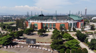 Foto udara renovasi Stadion Pakansari, Kabupaten Bogor, Jawa Barat, Senin (18/5/2026). [ANTARA FOTO/Yulius Satria Wijaya/kye]