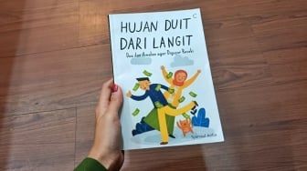 Manajemen Hati Agar Tak Mudah Iri: Pelajaran di Buku Hujan Duit Dari Langit