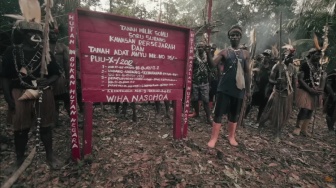 Bagaimana Cara Menonton Film Pesta Babi? Ini Syarat dan Prosedurnya
