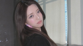 Playful ke Elegan Look, Ini 4 Ide Outfit Feminin Kekinian ala Yuna ITZY