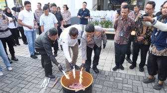 Polresta Solo dan BI Musnahkan Ribuan Lembar Uang Palsu, Nilainya Bikin Geleng-geleng!