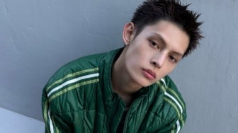 Easy to Copy! 4 Ide OOTD ala James CORTIS dari Basic sampai Sporty Casual
