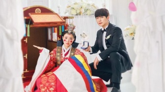 Tak Hanya My Royal Nemesis, Intip 5 Drama Korea Time Travel ke Era Modern