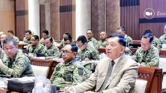 Blak-blakan di DPR, Menhan Sjafrie Ungkap Kronologi AS Minta Izin Lintas Udara RI