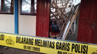 Atap Sekolah SMAN 7 Mataram Roboh, Empat Siswa Terluka