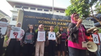 Suara Lantang di Depan Kantor Komnas HAM: Perempuan RI Menolak Lupa pada Luka Sejarah Kelam Bangsa