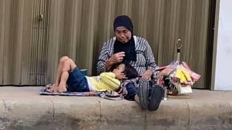 Sehari Hanya Dapat Rp8.000, Perjuangan Nenek 75 Tahun Gendong Anak Angkat Difabel Bikin Mewek