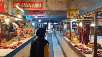 Pedagang Daging Sapi Pasar Kosambi Bandung Kembali Berjualan Usai Mogok