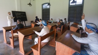 Pengunjung melihat diorama sejarah di Museum Kebangkitan Nasional, Jakarta, Rabu (20/5/2026). [Suara.com/Alfian Winanto]
