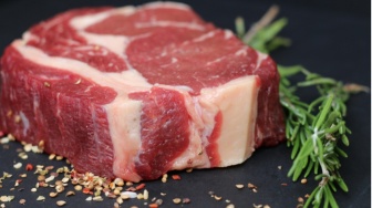 Jangan Mubazir! 5 Kebiasaan Ini Bikin Daging Kurban Cepat Membusuk