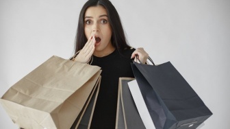 Belanja Atas Nama Healing: Self-Reward yang Diam-diam Menguras Finansial