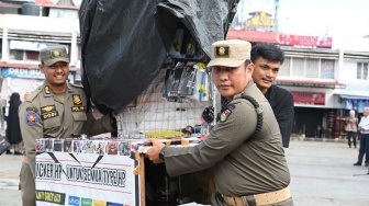Pemkot Bukittinggi Tertibkan PKL di Kawasan Jam Gadang, Relokasi ke Pasa Ateh