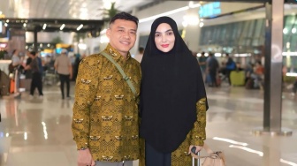 Pergi Berdua Tanpa Tim, Anang Hermansyah dan Ashanty Berangkat Haji Setelah Menunggu 8 Tahun