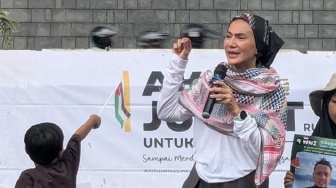 Orasi Lantang Wanda Hamidah di Kedubes AS, Tuding Indonesia Turut Mentoleransi Genosida Palestina