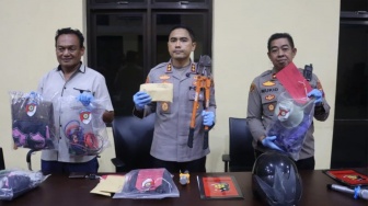 Cemburu Buta Berujung Petaka: Ayah Anak di Pacitan Kompak Siram Air Keras ke Penjual Tempe