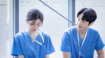 Capek, Serba Salah, Kurang Tidur: Realita Dokter Muda di Resident Playbook