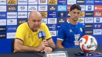 Wanti-wanti Bobotoh di GBLA, Bojan Hodak: Jangan Sampai Angkat Piala di Atas Tribun Lagi