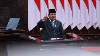 Kena Prank 3 Detik: Saat Harapan Gaji Guru Amblas di Podium DPR