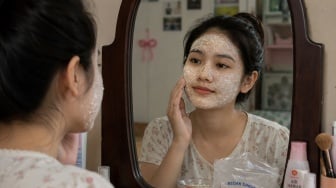 7 Manfaat Bedak Dingin untuk Wajah, Rahasia Kulit Kulit Mulus Wanita Indonesia Zaman Dulu