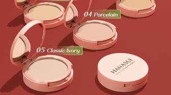Bedak Padat Hanasui Agar Natural Pakai Shade Berapa? Ini 5 Pilihan yang Bisa Disesuaikan