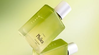 6 Parfum Floral Notes untuk Daily Office Look: Wanginya Feminin dan Elegan!