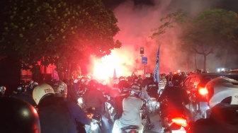 Bobotoh Lumpuhkan Jalan Protokol Bandung Rayakan Persib Juara