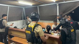 2 Pria Terciduk Ngeganja di Kafe Pekanbaru saat Pemadaman Listrik Total