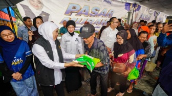 Jelang Iduladha, Khofifah Gelar Pasar Murah di Kediri Pastikan Sembako Terjangkau