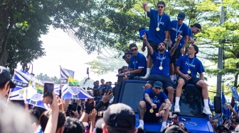 Bandung Membiru, Persib Rayakan Pancatakhta dan Hattrick Juara Bersama Bobotoh