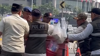 Janji Humanis Cuma Slogan? Aksi Kasar Satpol PP Usir Tukang Es Krim di CFD Jakarta Panen Kecaman