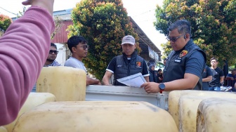 Polisi Temukan Tangki Modifikasi dan Pelat Nomor Ganda dalam Sidak SPBU di Padang