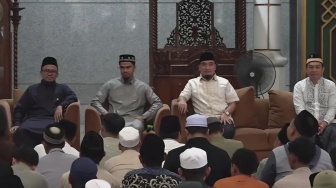 Subuh Akbar Berhadiah Umrah di Masjid Agung Cilegon Diserbu Warga