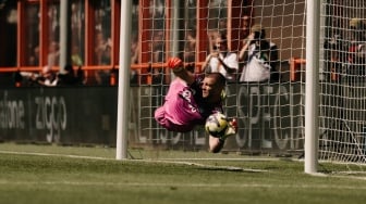Pelatih Ajax Akui Kehebatan Maarten Paes Hadapi Penalti: Dia Kiper Lincah yang Bagus