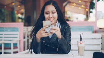Perempuan Era Digital: Tampil Kece di Luar, Pusing Sendiri di Akhir Bulan