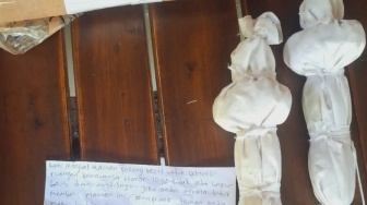 Ditujukan untuk Sujarwo, Geger Paket Misterius Berisi Pocong Mainan di Kulon Progo