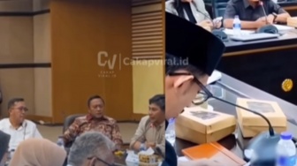 Wakil Ketua DPRD Malang Alayk Mubarok Viral usai Merokok Saat Sidang, Standar Etik Dipertanyakan