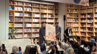 Di Balik Viral Novel Seporsi Mie Ayam Sebelum Mati, Ada Psikiater yang Ikut Mengawal Cerita