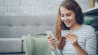 Perempuan, Gengsi Sosial, dan Kebiasaan Beli Dulu Bayar Nanti