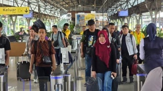 Pasar Senen Membeludak! 38 Ribu Warga Jakarta Serbu Kereta Api Demi Rayakan Iduladha di Kampung