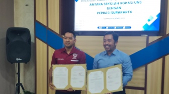 Gandeng Sekolah Vokasi UNS, PERBASI Solo Tingkatkan Kompetensi Bahasa Inggris Pelatih dan Wasit