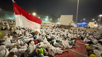 Momen Jamaah Haji Indonesia Jalani Mabit di Muzdalifah